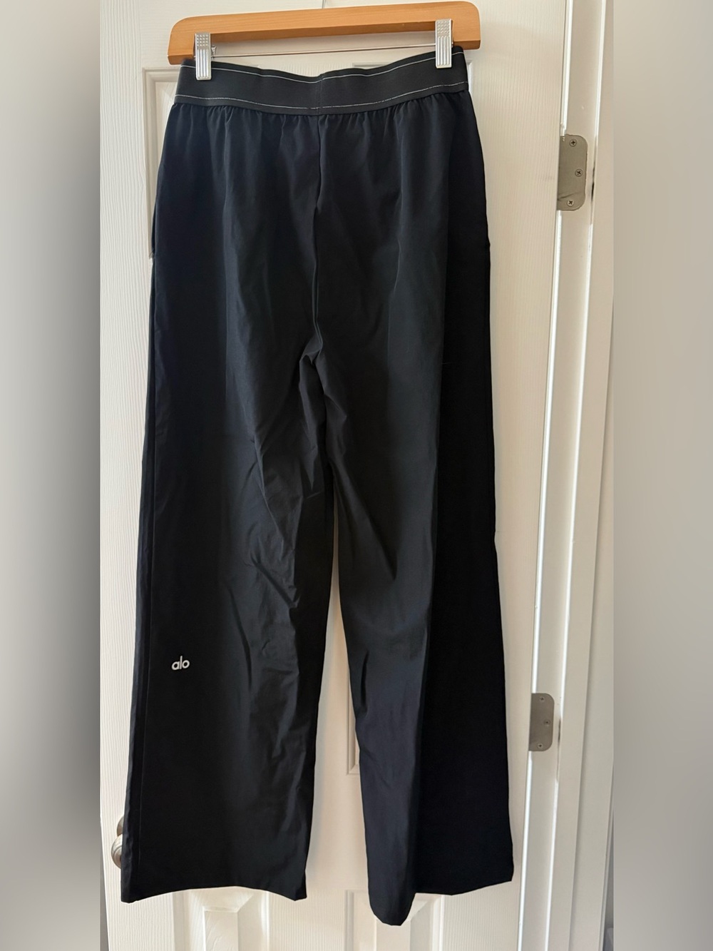 ALO Yoga Women's Black Wide-Leg Suit Up Trouser - Picture 2 of 3